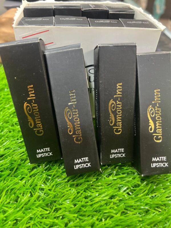 GLAMOROUS INN MATTE LIPSTICK