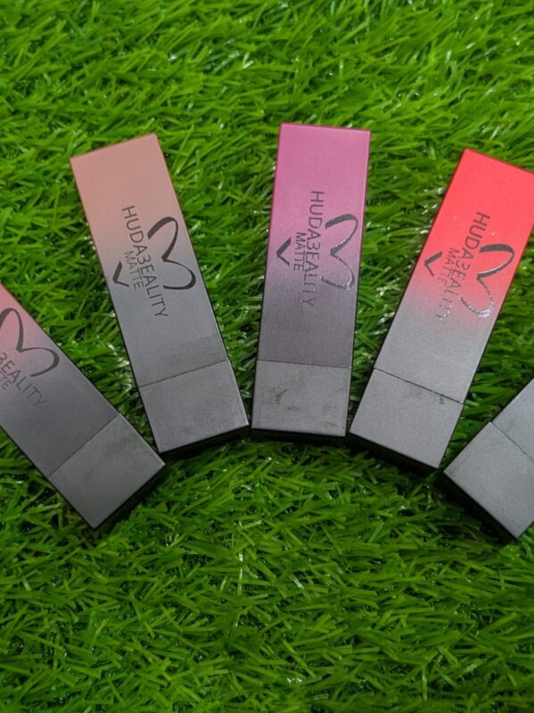 HUDA BEAUTY MATTE LIPSTICK